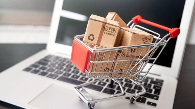 Social Commerce: Ketika Media Sosial Menjadi Etalase sekaligus Kasir