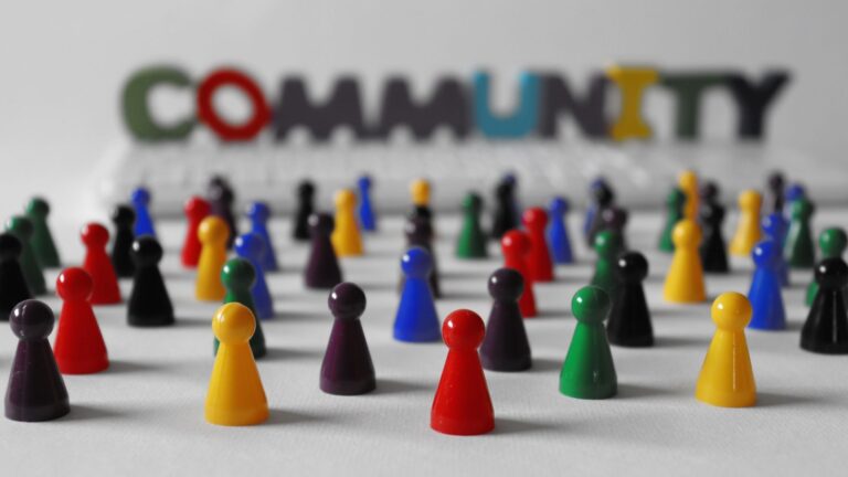 Community Management di Media Sosial 2026: Cara Menyesuaikan Gaya Balasan dengan Persona Klien
